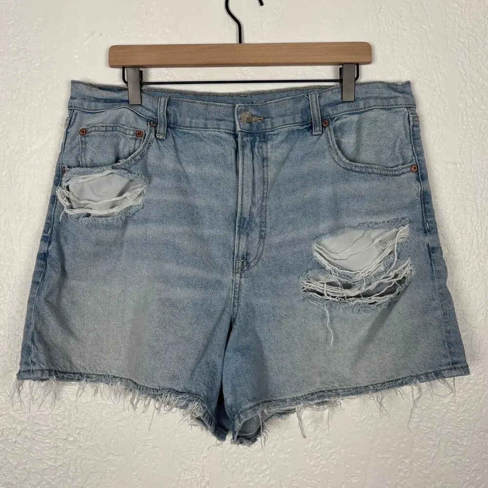 American Eagle Strigid Highest Rise 90s Boyfriend Short Light Wash Size 18
